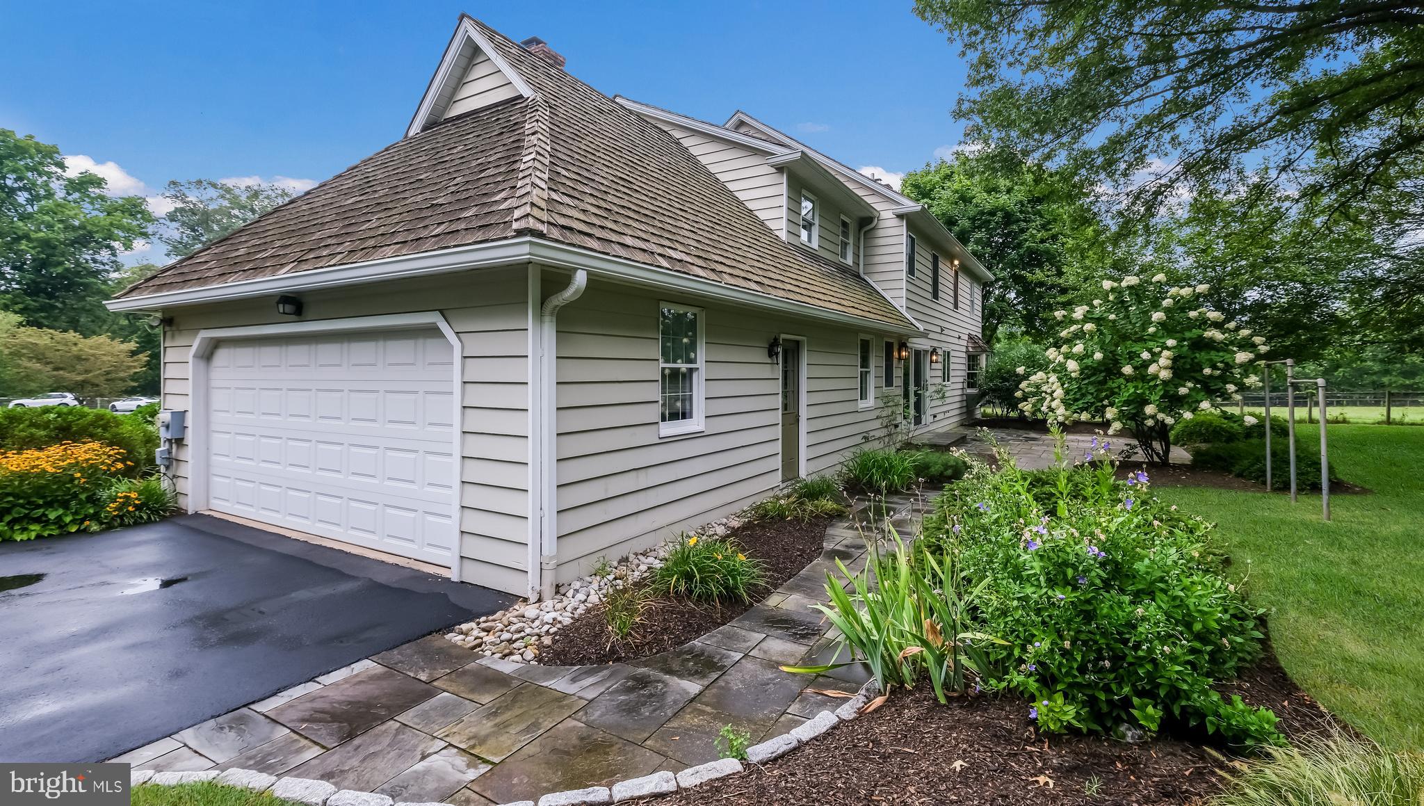 5725 COTTAGEVILLE LANE