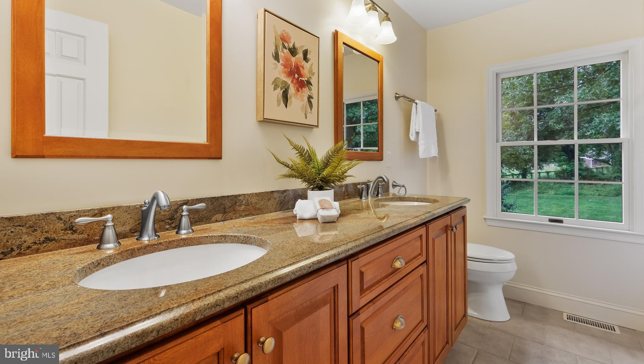 5725 COTTAGEVILLE LANE