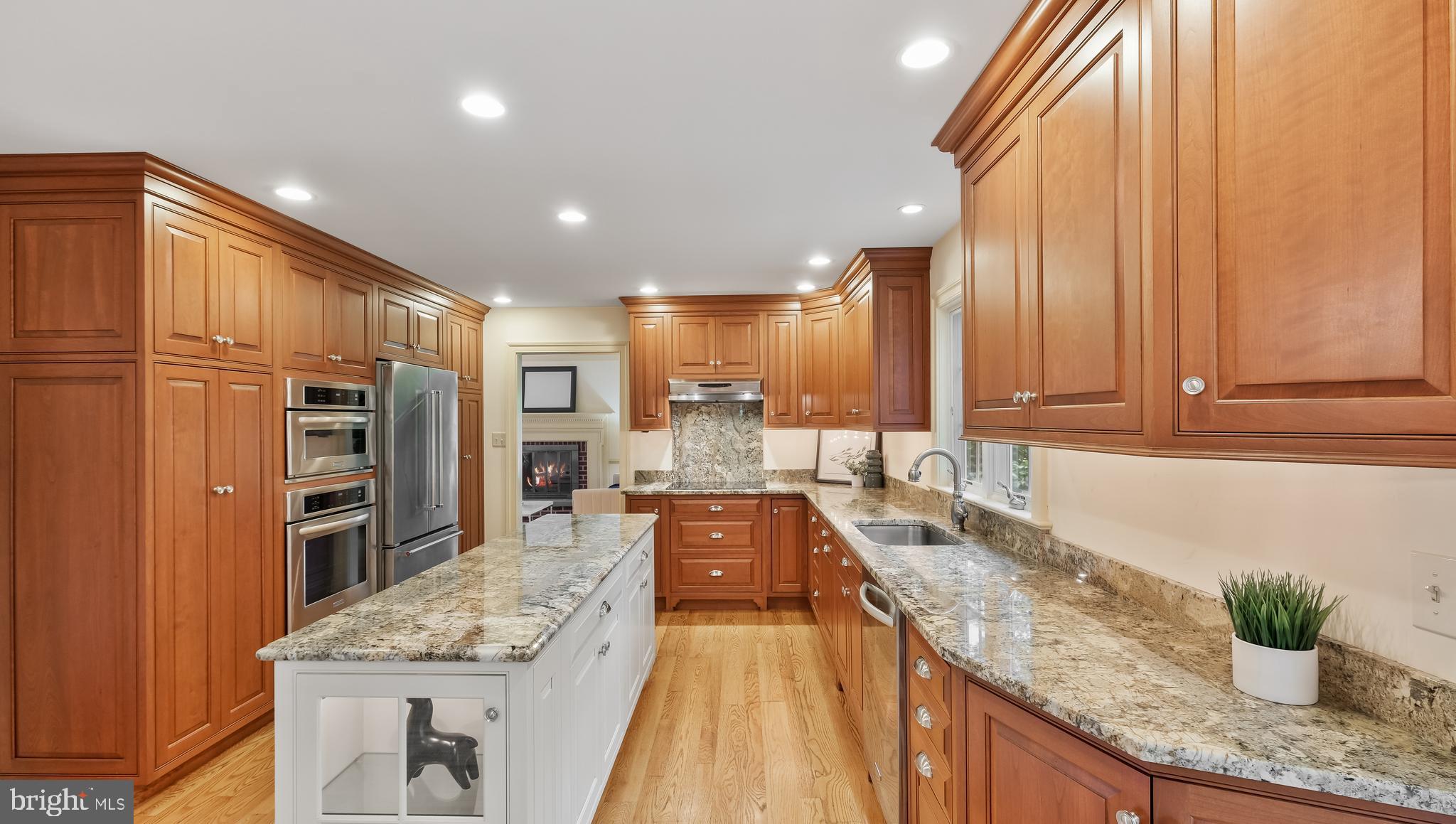 5725 COTTAGEVILLE LANE