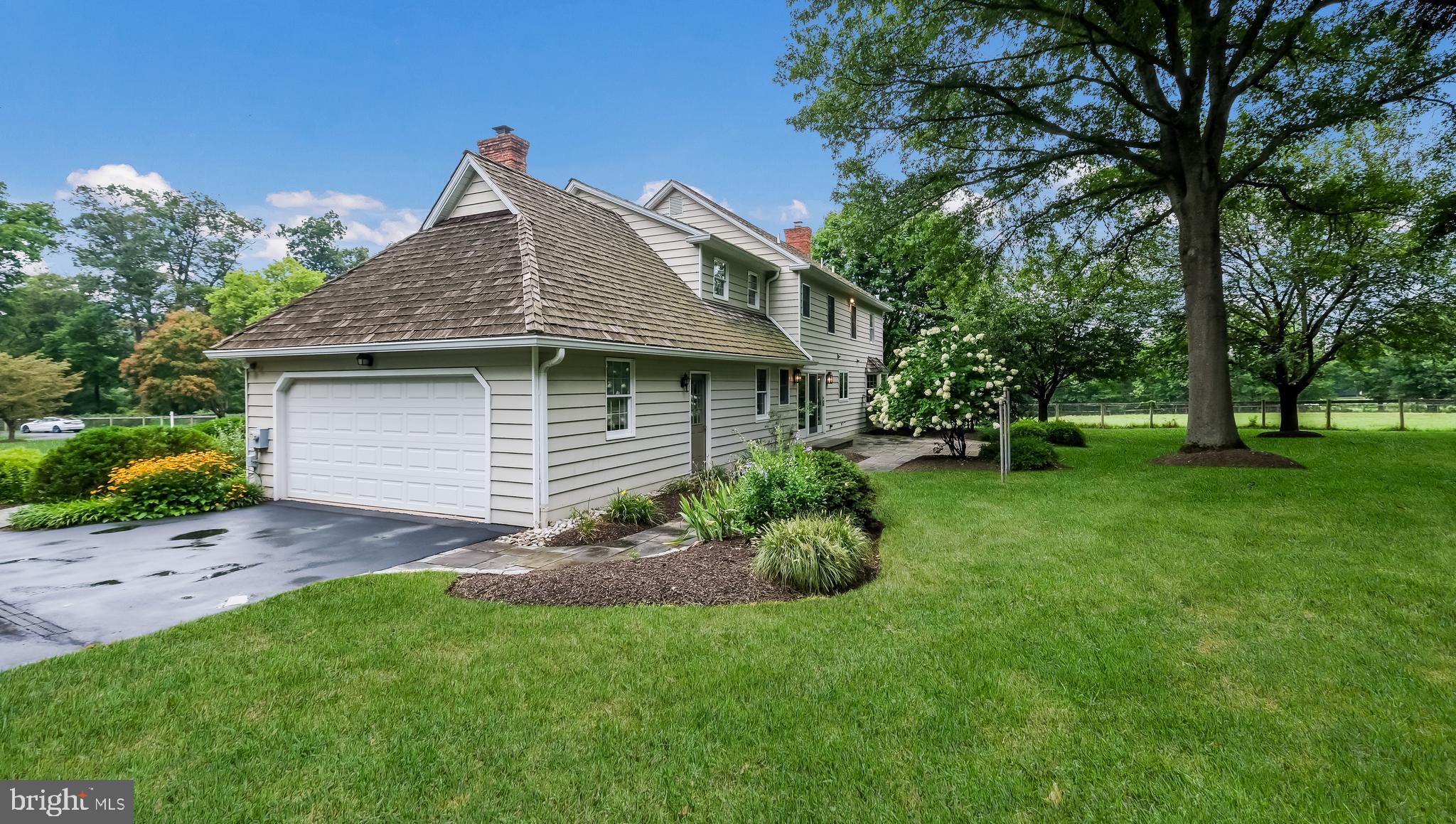 5725 COTTAGEVILLE LANE