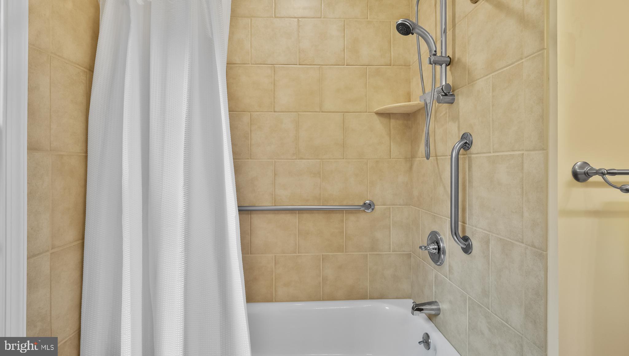 5725 COTTAGEVILLE LANE