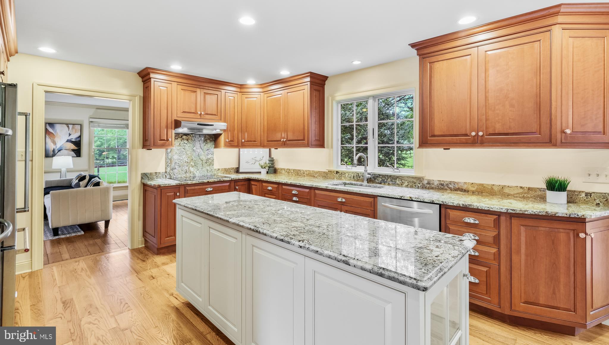 5725 COTTAGEVILLE LANE