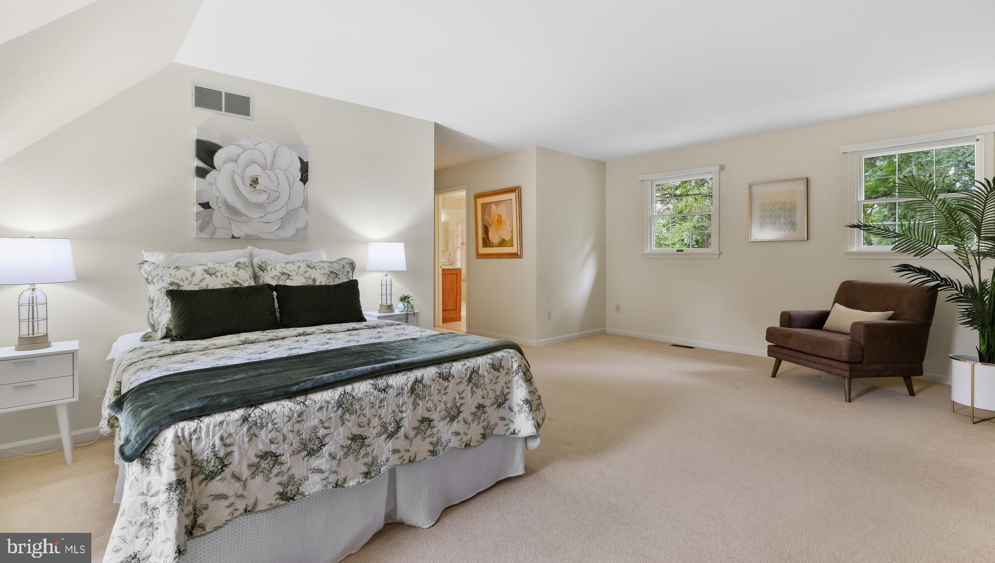 5725 COTTAGEVILLE LANE