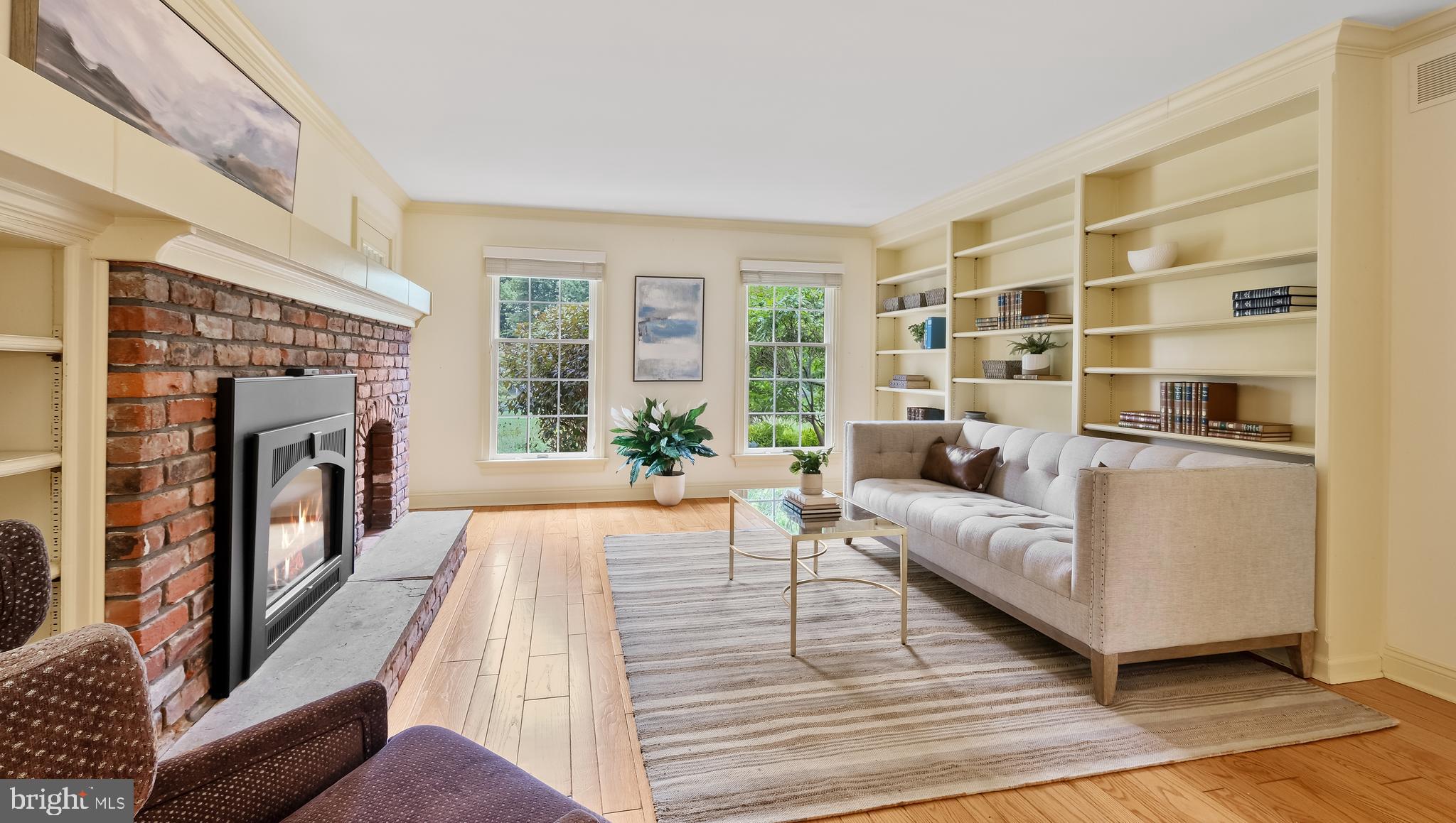 5725 COTTAGEVILLE LANE