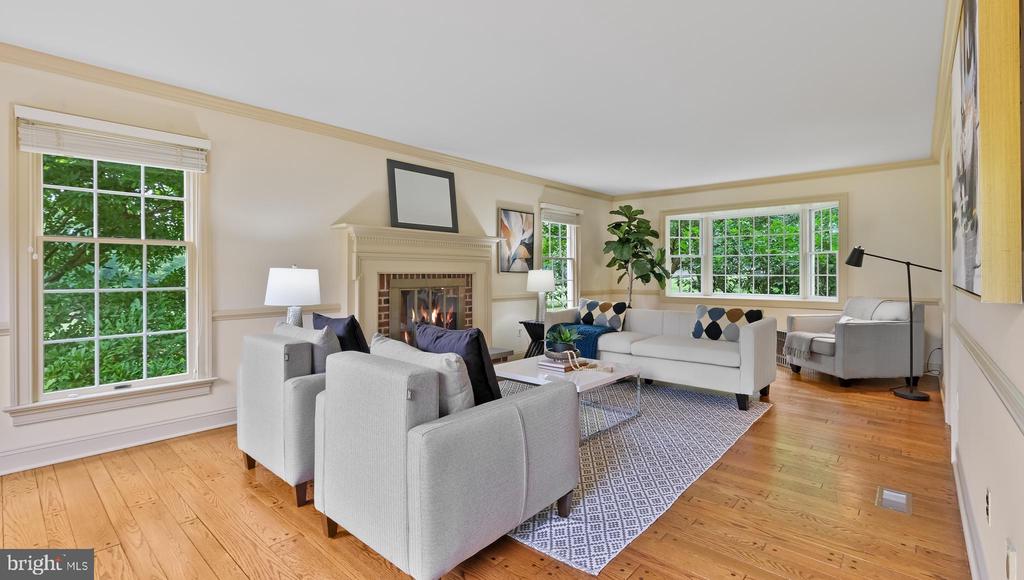 5725 COTTAGEVILLE LANE