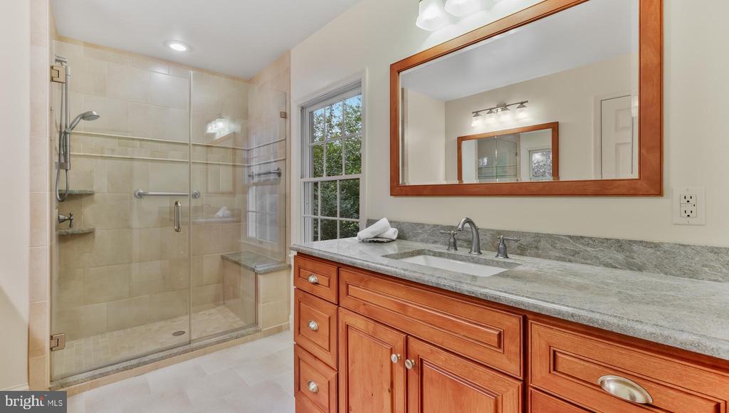 5725 COTTAGEVILLE LANE