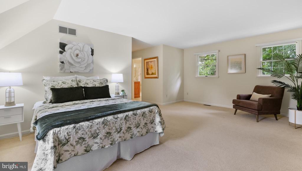 5725 COTTAGEVILLE LANE