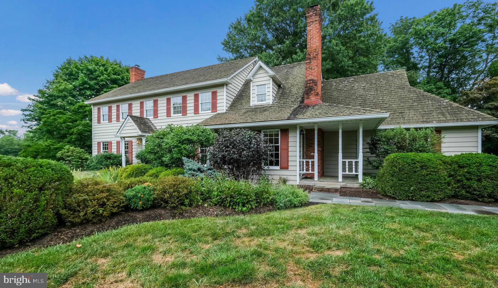 5725 COTTAGEVILLE LANE