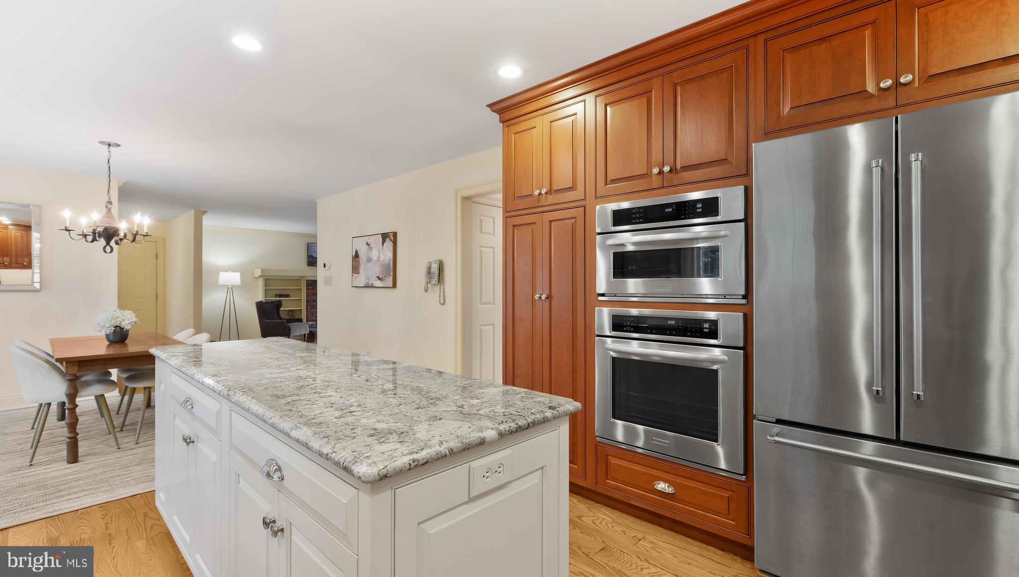 5725 COTTAGEVILLE LANE