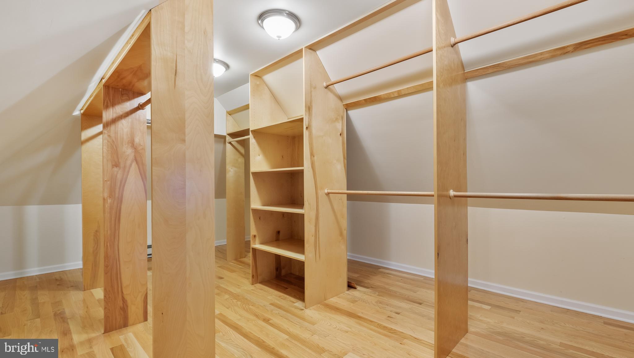 5725 COTTAGEVILLE LANE