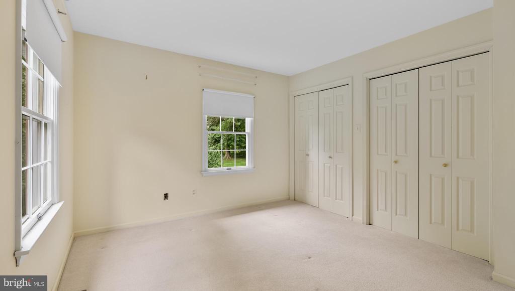 5725 COTTAGEVILLE LANE