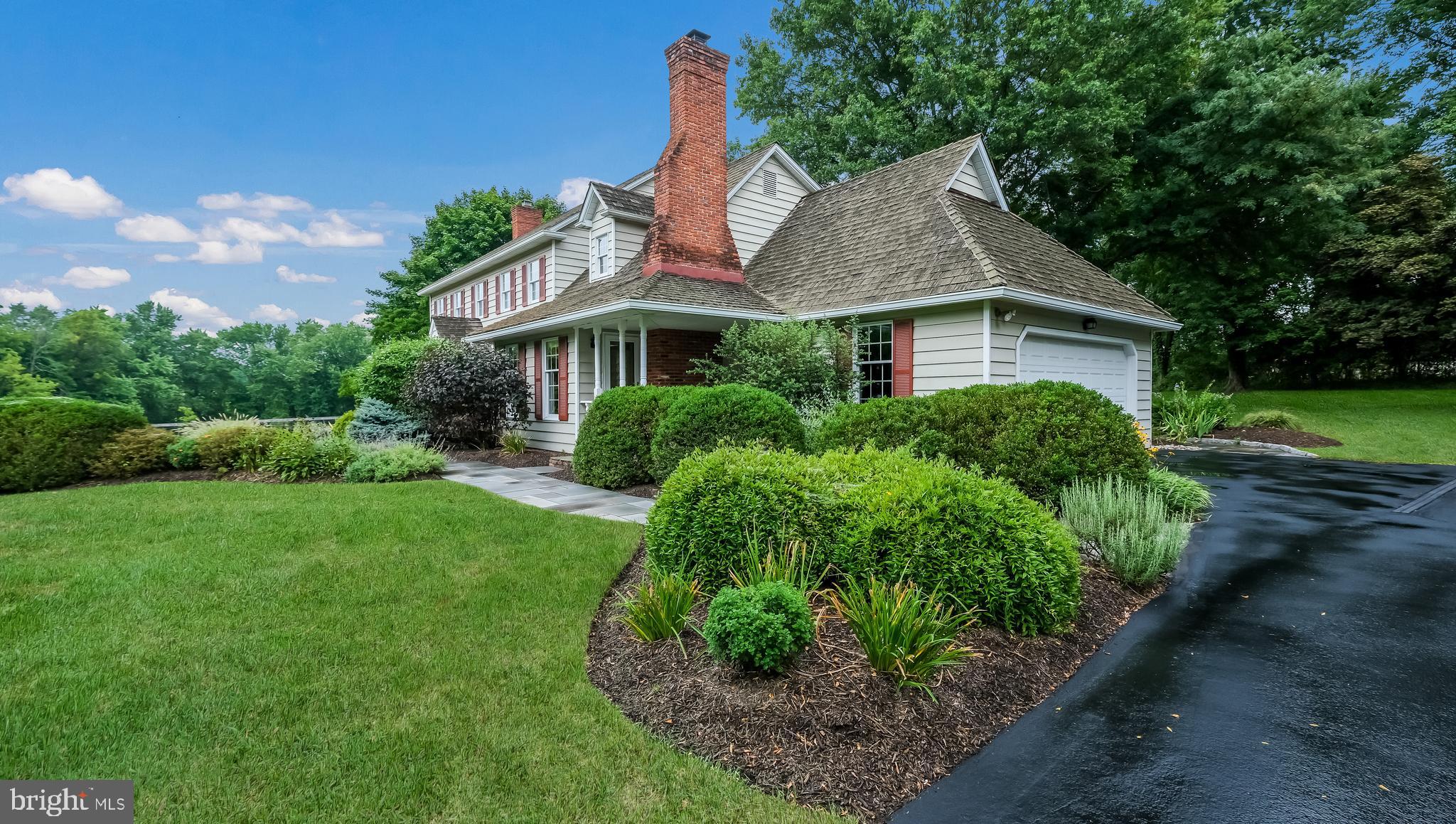 5725 COTTAGEVILLE LANE