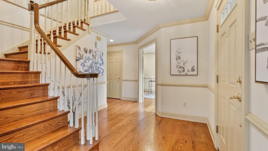 5725 COTTAGEVILLE LANE