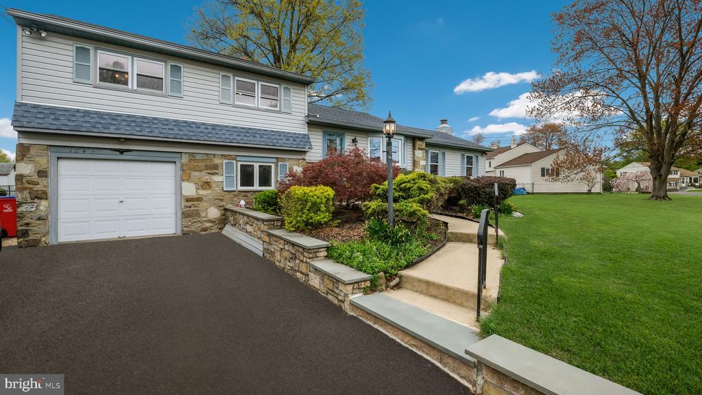 1243 TULIP ROAD