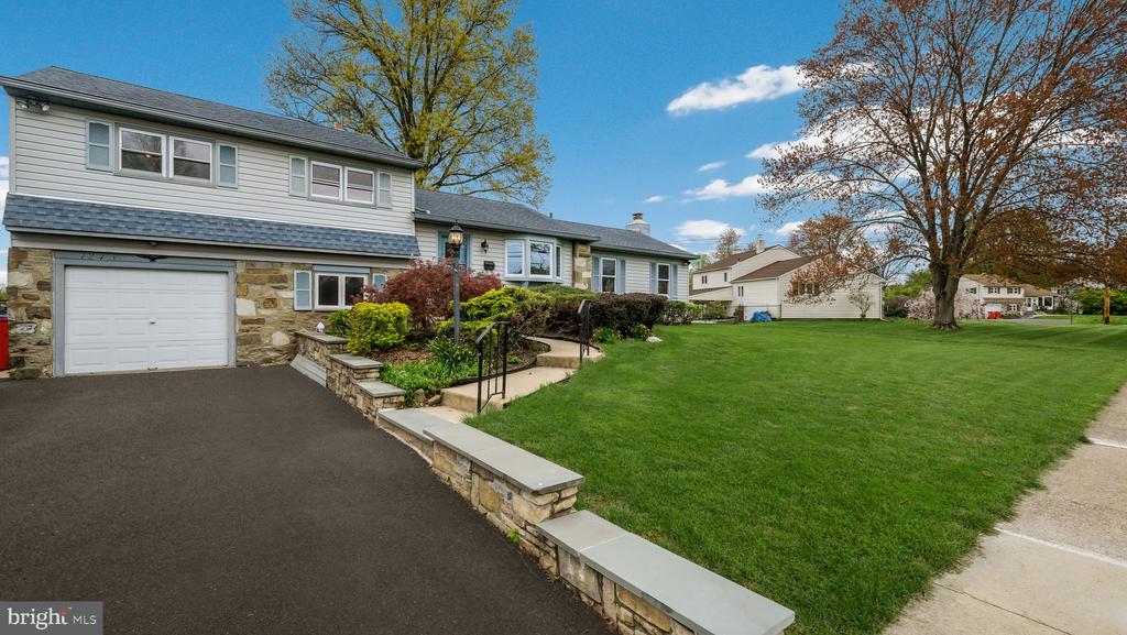 1243 TULIP ROAD