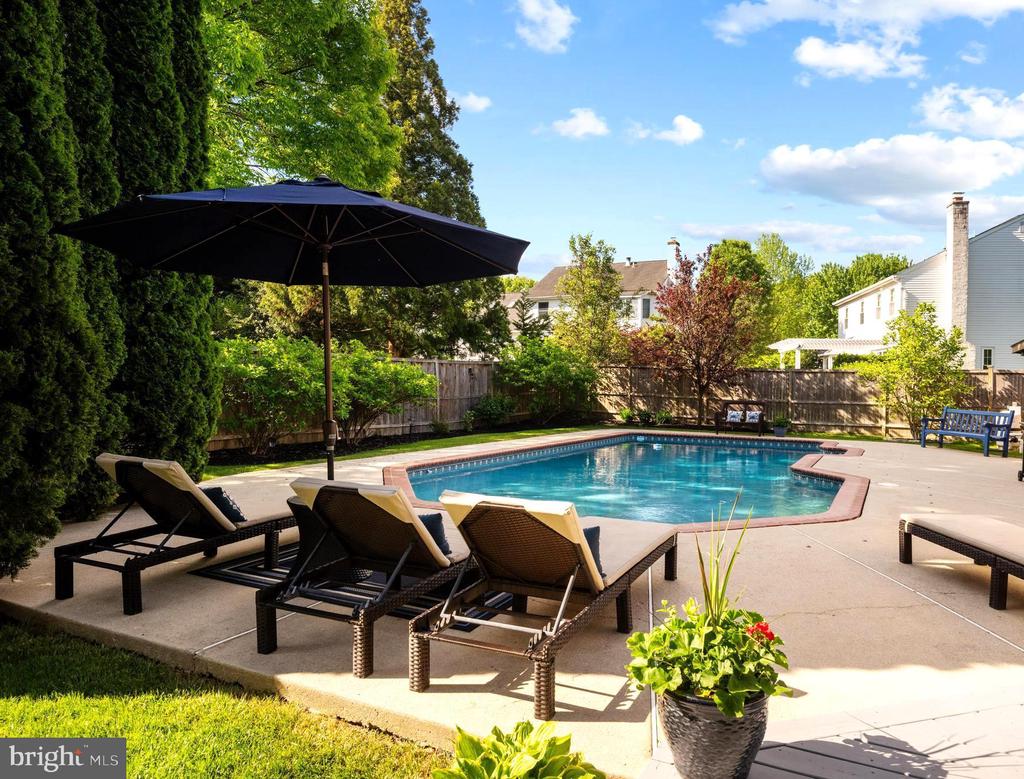 3970 SHERWOOD LANE