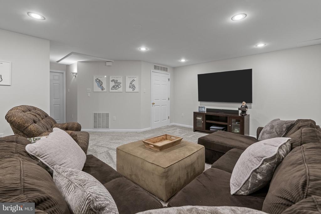 5061 ROSEWOOD DRIVE