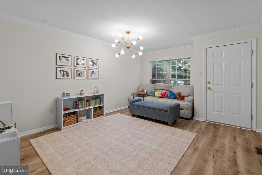 5061 ROSEWOOD DRIVE