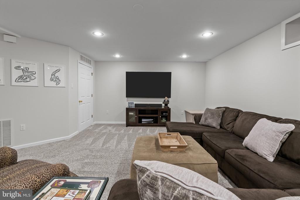 5061 ROSEWOOD DRIVE