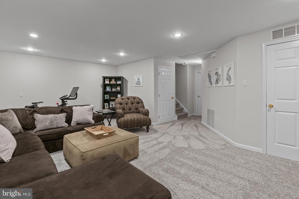 5061 ROSEWOOD DRIVE