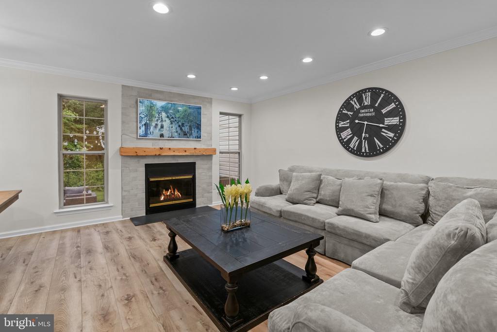 5061 ROSEWOOD DRIVE