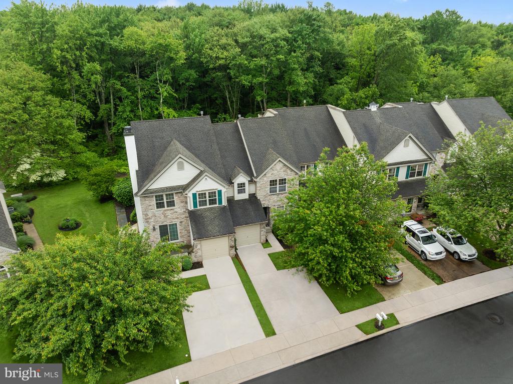 5061 ROSEWOOD DRIVE