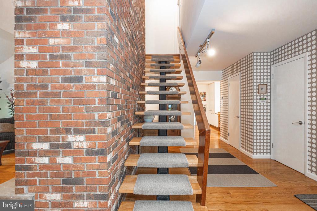 866 WEBER DRIVE