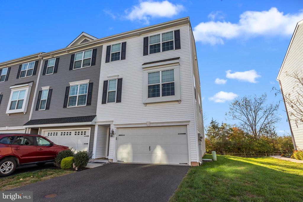 112 EDGEWATER COURT