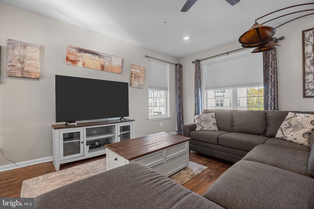 112 EDGEWATER COURT