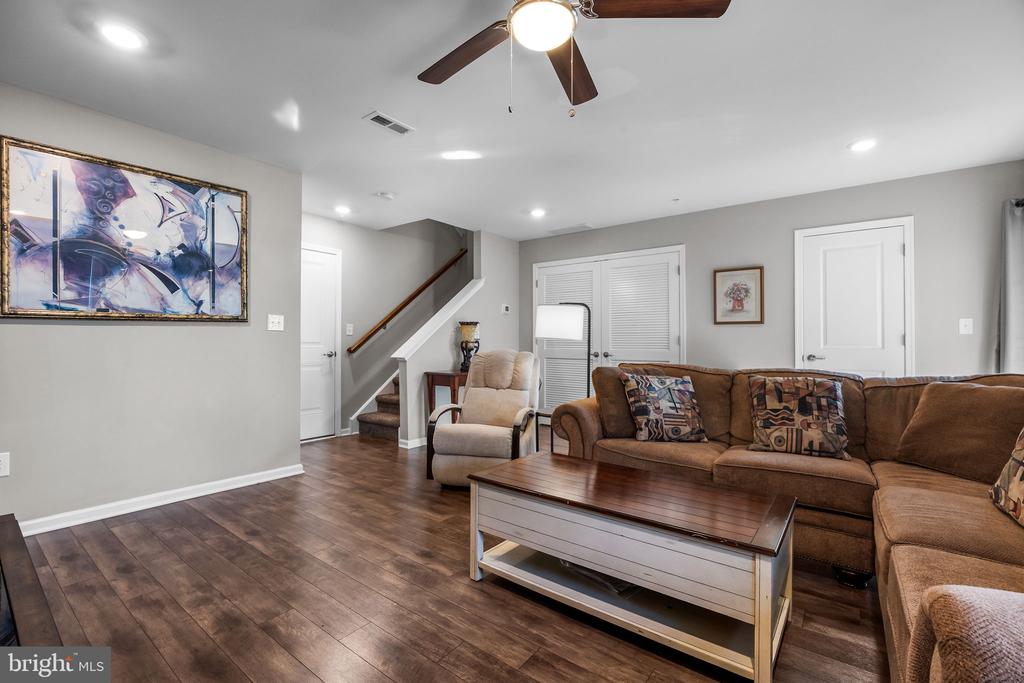 112 EDGEWATER COURT