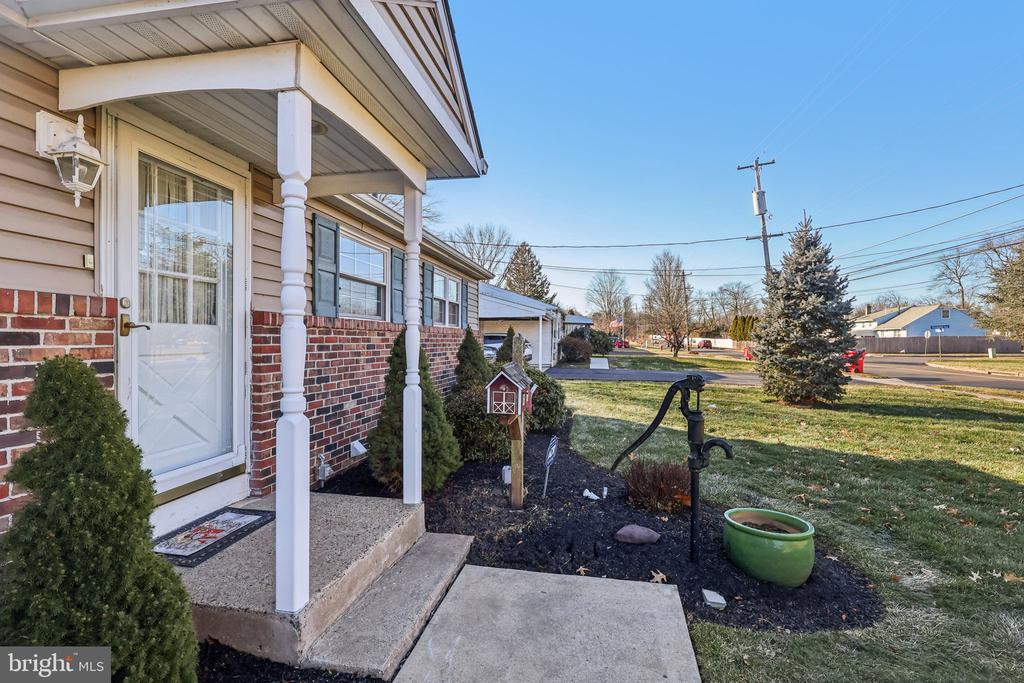 833 VALLEY ROAD