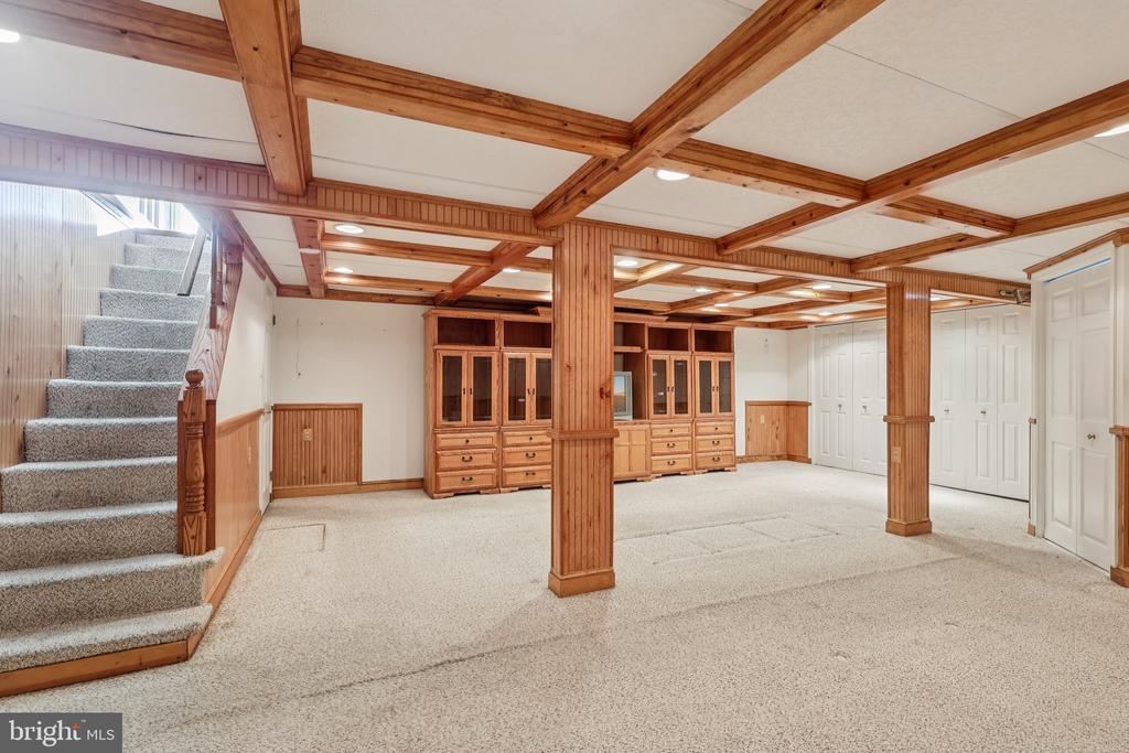 833 VALLEY ROAD