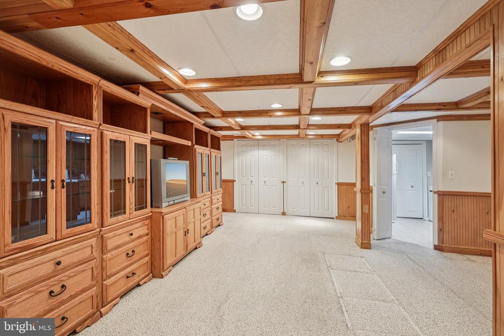 833 VALLEY ROAD
