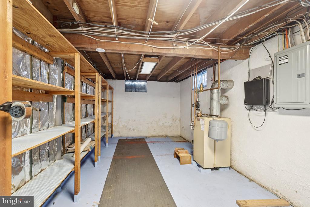 833 VALLEY ROAD