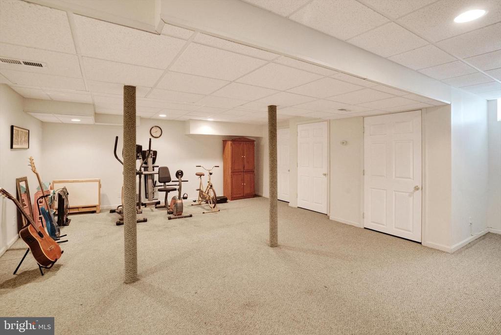 2125 ROBIN DRIVE