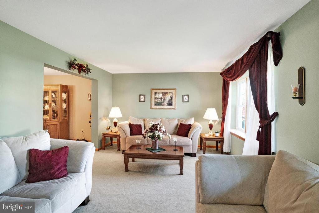 2125 ROBIN DRIVE