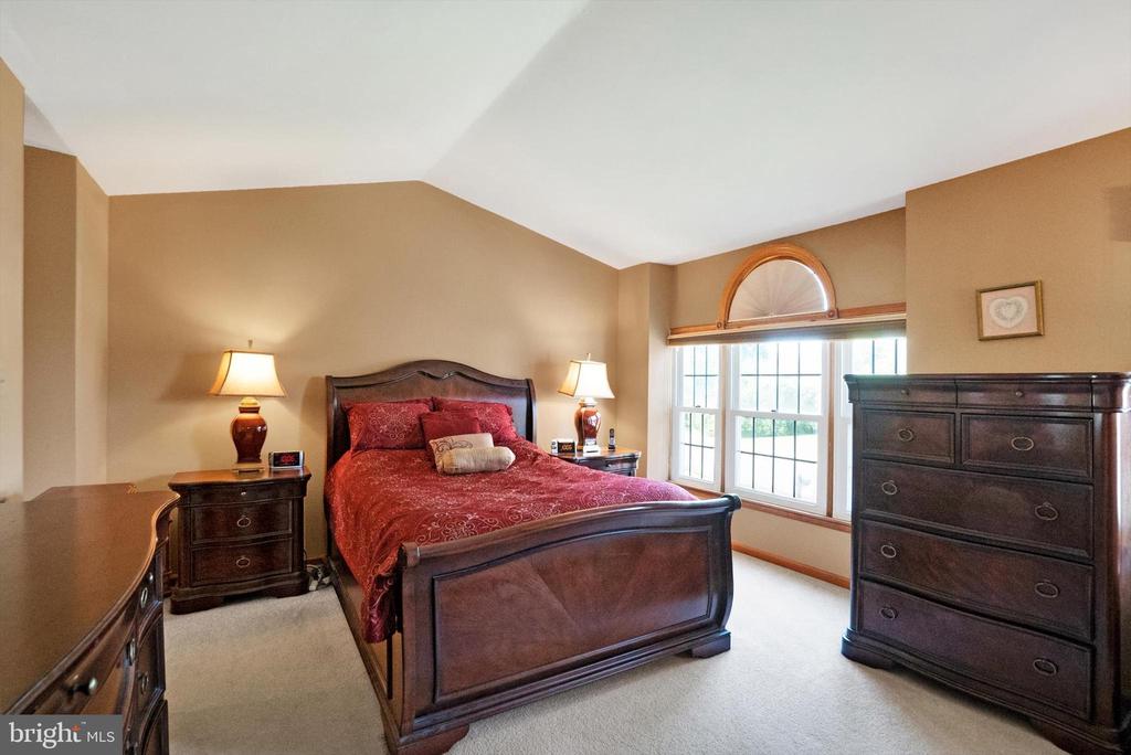 2125 ROBIN DRIVE