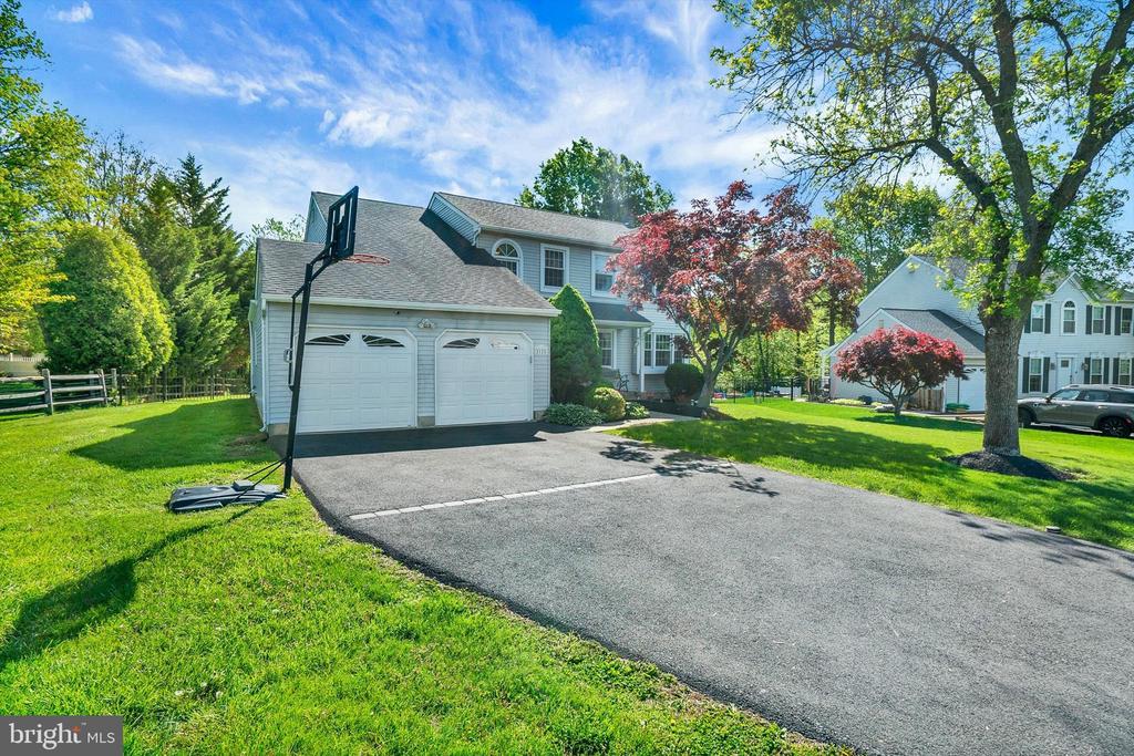 2125 ROBIN DRIVE