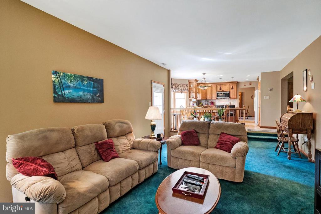 2125 ROBIN DRIVE