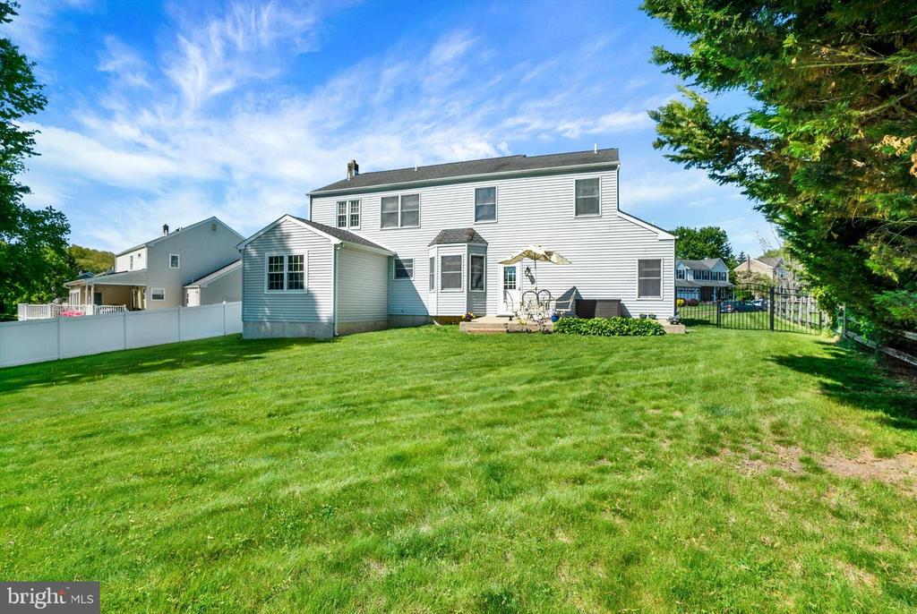 2125 ROBIN DRIVE