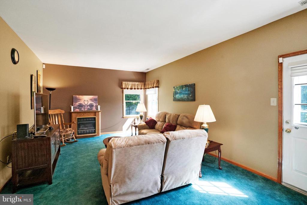 2125 ROBIN DRIVE