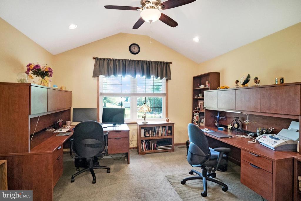 2125 ROBIN DRIVE