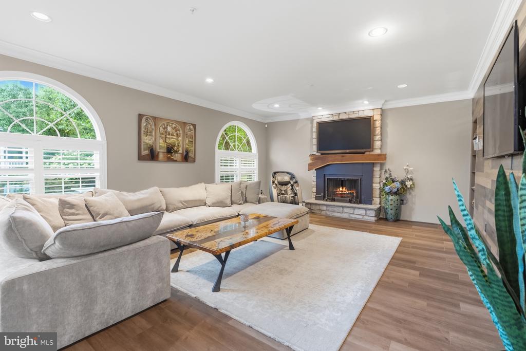 2310 SANDHURST DRIVE