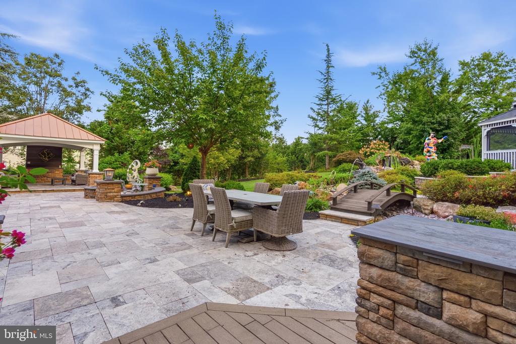 2310 SANDHURST DRIVE