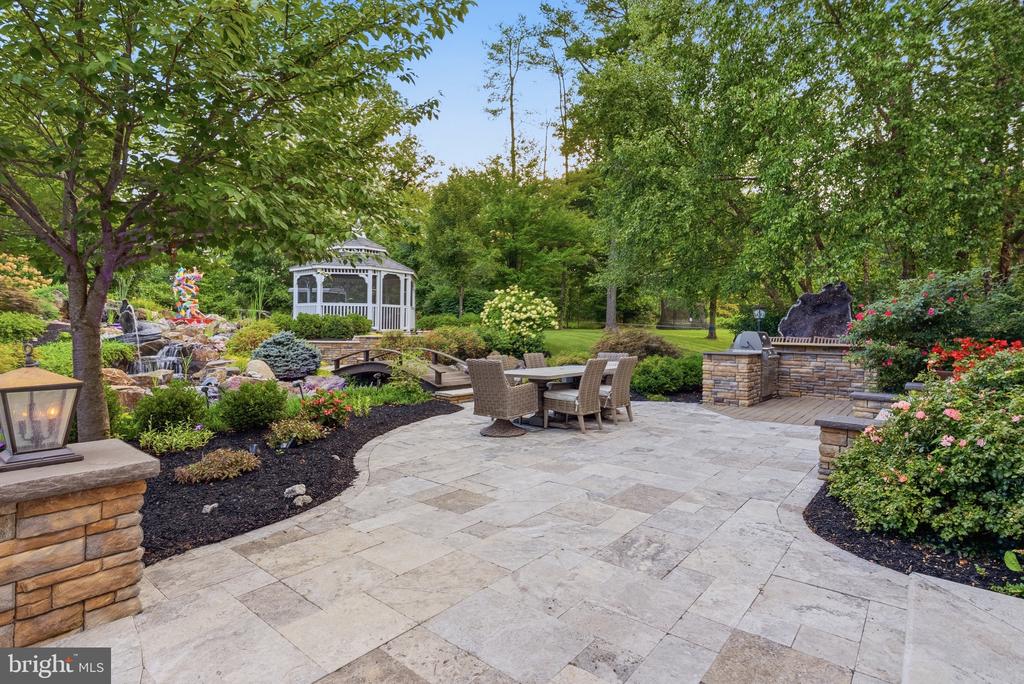 2310 SANDHURST DRIVE