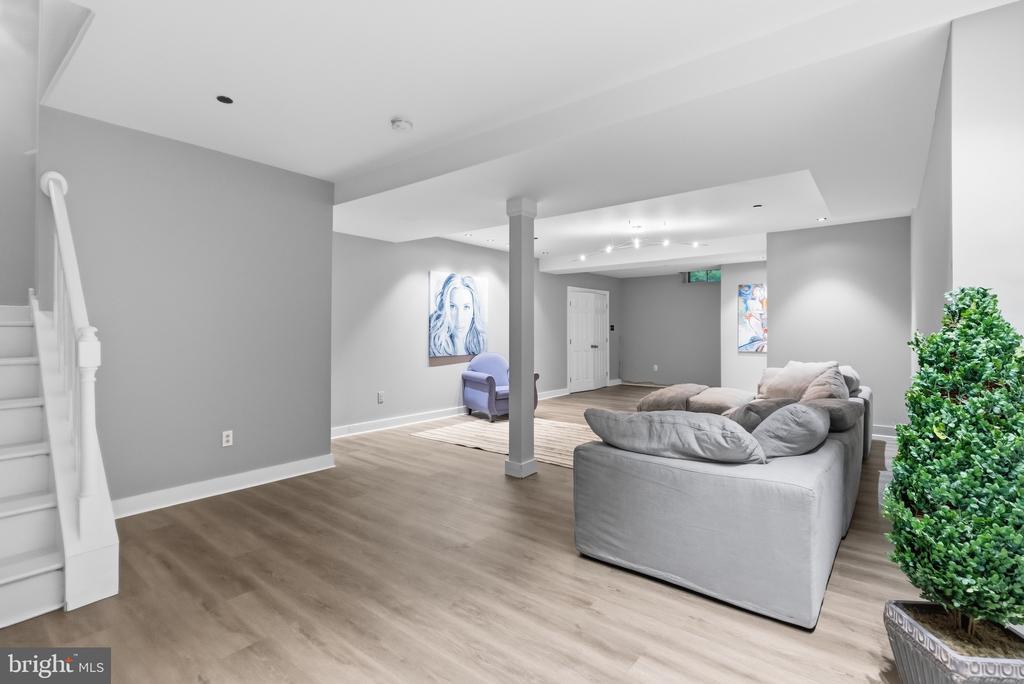 2310 SANDHURST DRIVE