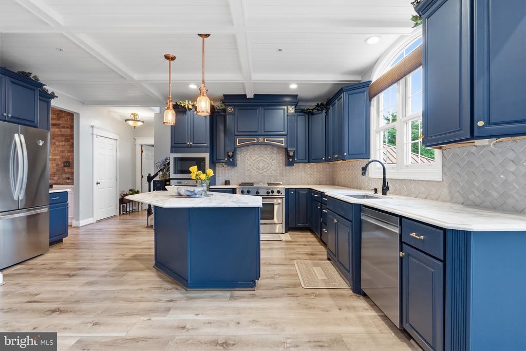 2310 SANDHURST DRIVE