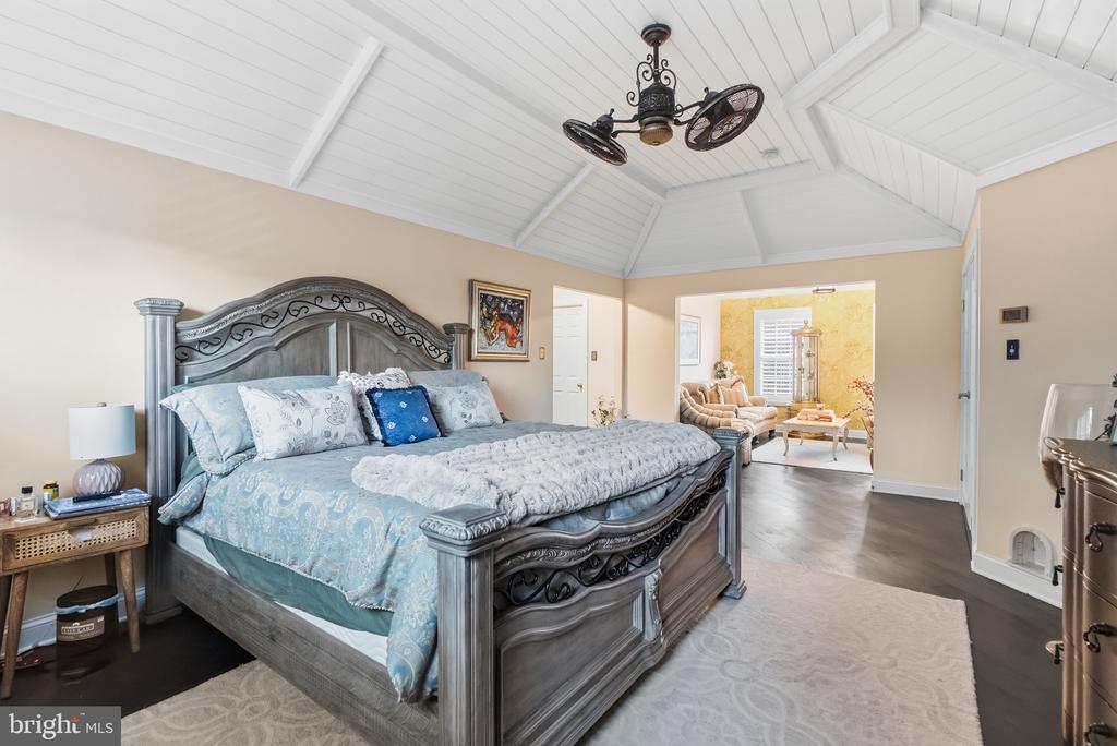 2310 SANDHURST DRIVE