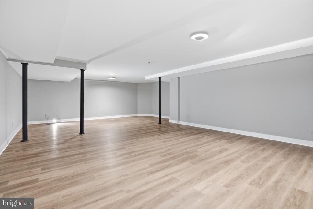 2310 SANDHURST DRIVE
