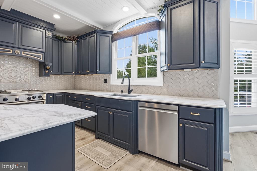 2310 SANDHURST DRIVE
